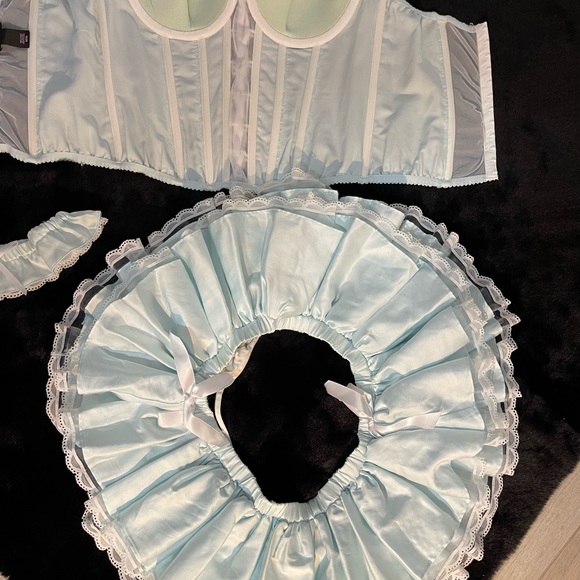 M Complete set VS Victoria’s Secret “Sexy little Bride”Light Blue Satin Costume - Picture 14 of 16
